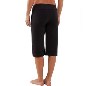 Lululemon Athletica Clam Digger II short size 2